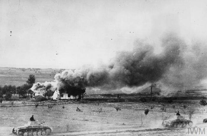 German tanks on the eastern front © IWM (HU 111382)