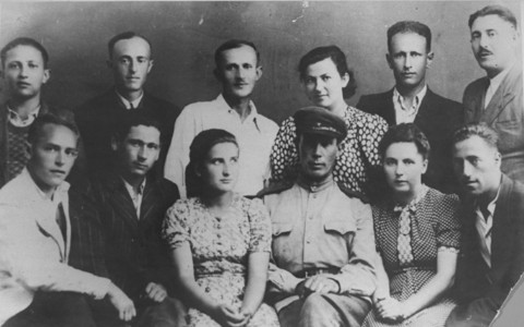 A group portrait of some of the participants in the uprising at the Sobibor killing center.