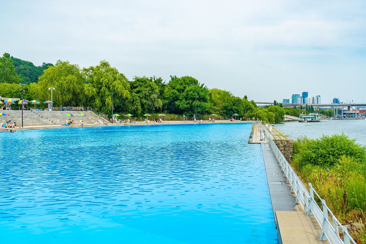 Side Photo of Nanji Hangang Park Water Playground