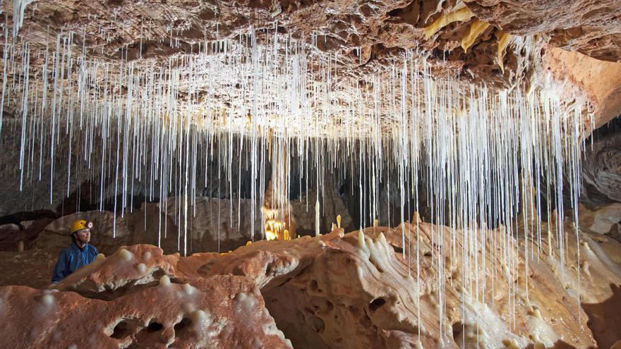 Los espeleólogos avisan de que recurrirán a la justicia si las administraciones no protegen la cueva de Vallgornera