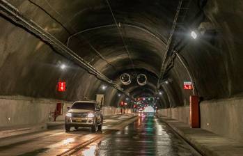 El paso vehicular en el Túnel de Oriente estará cerrado todas las noches durante esta semana por trabajos de mantenimiento. FOTO: CARLOS VELÁSQUEZ