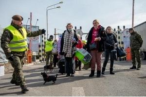 refugees arriving at border