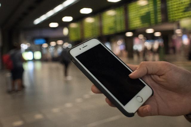 The use of Wi-Fi and roaming in train and metro stations, and in public spaces