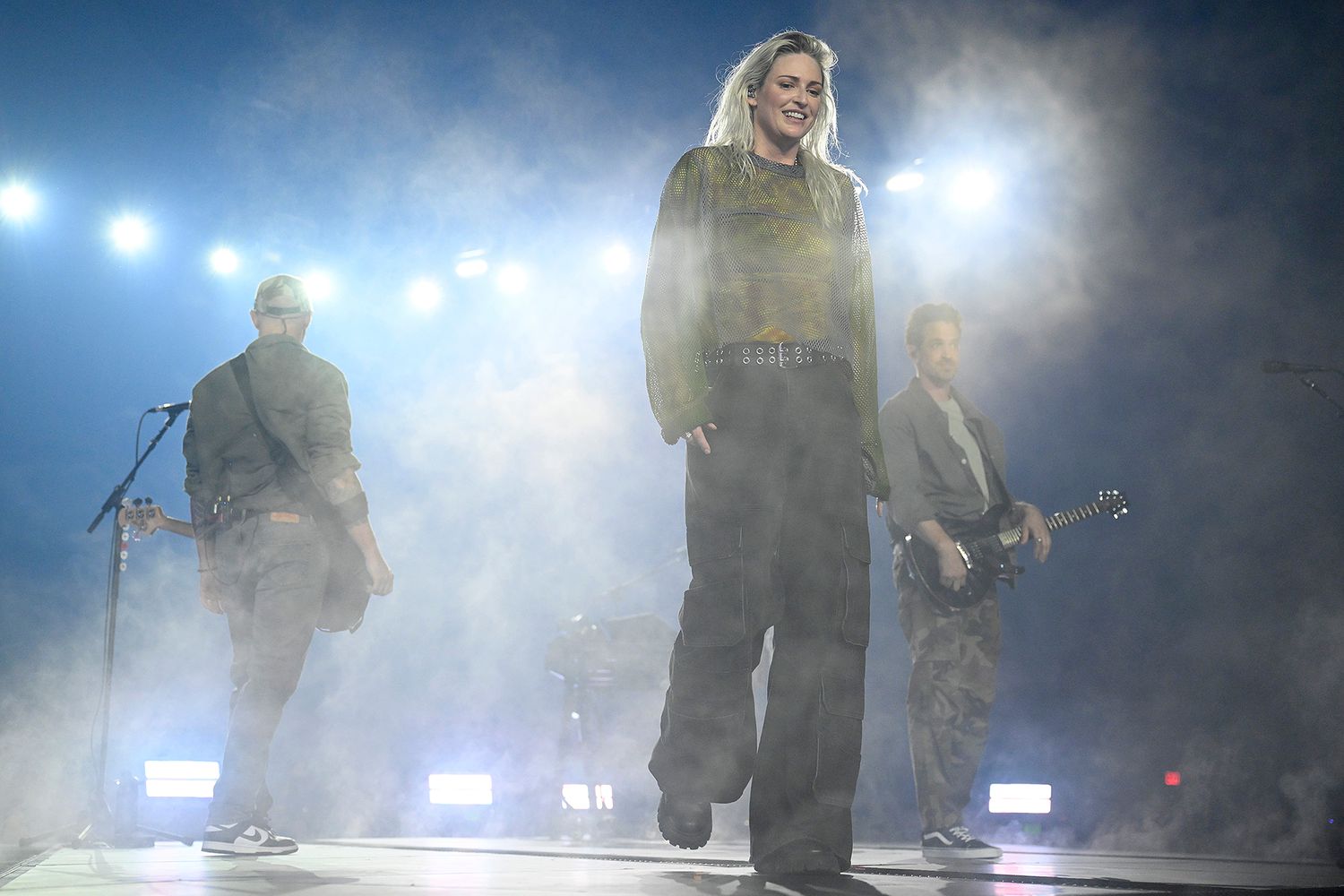 BURBANK, CALIFORNIA - SEPTEMBER 05: Emily Armstrong and Linkin Park perform during a global livestream at Warner Bros. Studios on September 05, 2024 in Burbank, California.