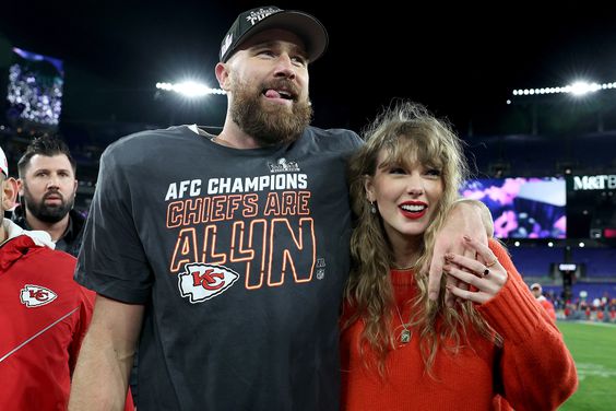 Travis Kelce #87 of the Kansas City Chiefs celebrates with Taylor Swift