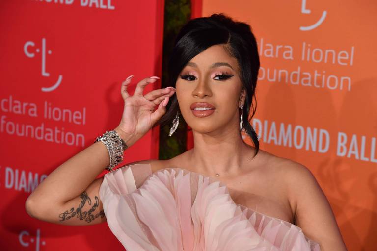 Cardi B volta a postar vídeo cantando música de Zezé Di Camargo e Luciano