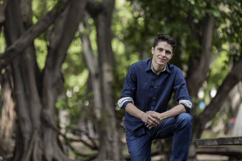 SÃO PAULO - SP - BRASIL - 16.10.2019 - 13h00: FUNDADOR DA CARAMBOLA. Retrato de Gustavo Gonçalves, programador trans e fundador da Carambola, negócio de impacto social de tecnologia e educação para inclusão de minorias (LGBT) e jovens da periferia e negros do mercado de TI, dominado por homens brancos de classe média alta. (Foto: Adriano Vizoni/Folhapress, ESPECIAIS) *** EXCLUSIVO FSP ***