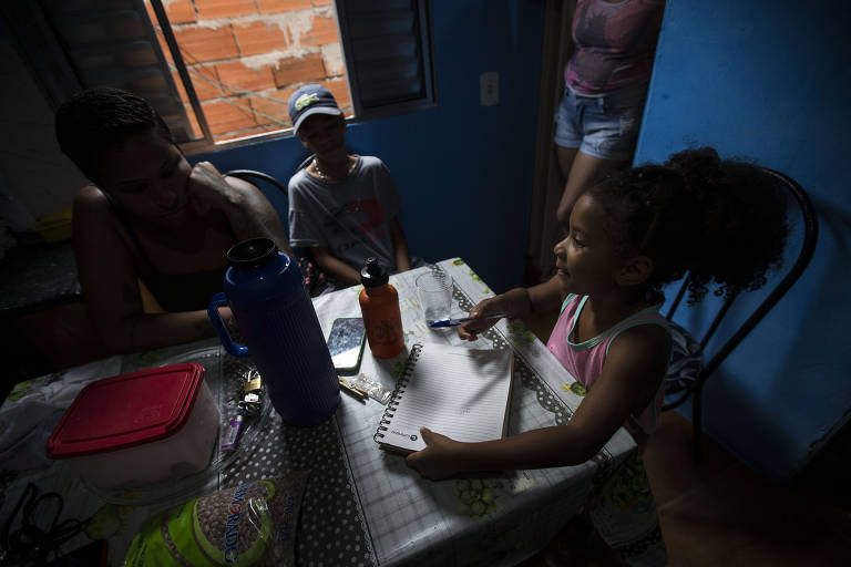 Na periferia, crianças ficaram nove meses sem atividades escolares