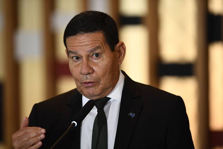 Este é o general Hamilton Mourão