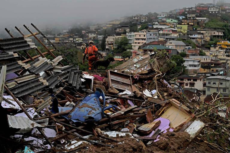 Mortos em Petrópolis chegam a 169 enquanto políticos se esquivam de críticas