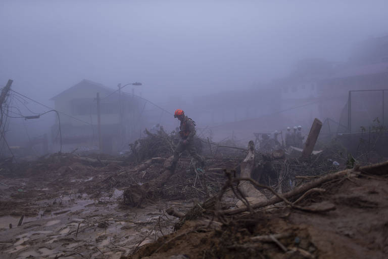 Sobe para 229 total de mortos em Petrópolis; 20 estão desaparecidos