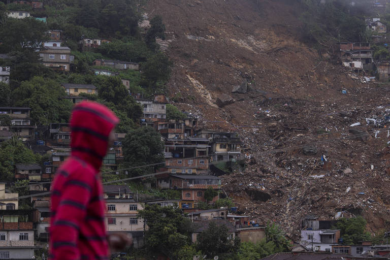 Petrópolis revive trauma pouco mais de 1 mês depois de tragédia