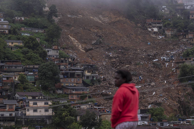 Número de mortos após novo temporal em Petrópolis sobe para seis