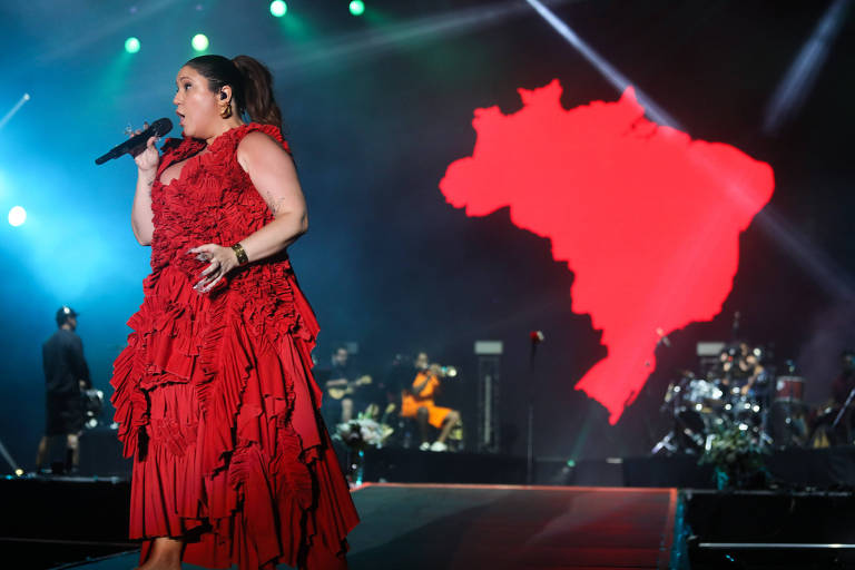 Maria Rita no Rock in Rio veste vermelho do PT em roda de samba política