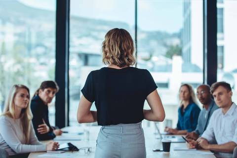 Female business leader conducting a meeting
( Foto: Jacob Lund / adobe stock ) ORG XMIT: pwoo8t