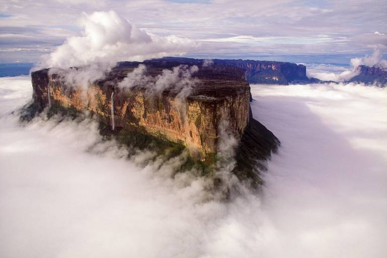 Vista aérea do lado venezuelano do Monte Roraima, a 2.875 metros de altitude