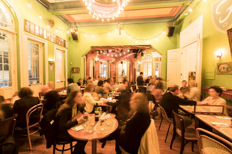 Interior de um bar