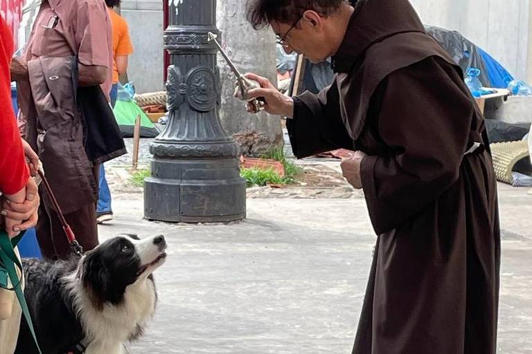 Tutores pagam promessas e pedem proteção para pets no Dia de São Francisco