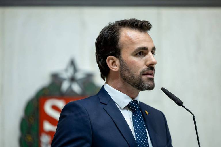 Sem convite, Lucas Bove quer ir à posse de Trump em viagem paga pela Alesp