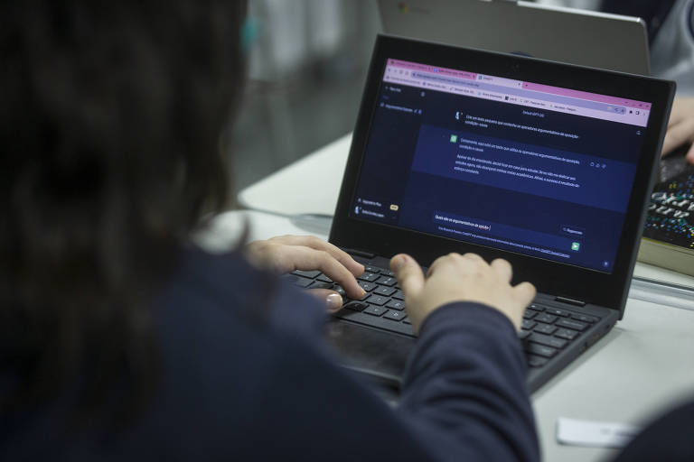 MEC quer criar graduação semipresencial, com aulas online ao vivo e até 50 alunos