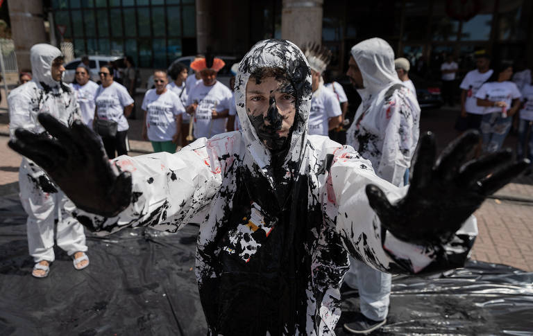 Leilão de blocos de petróleo tem protesto de indígenas e ambientalistas