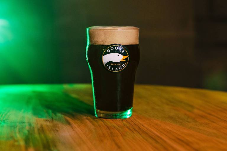 Goose Island antecipa St. Patrick's Day com stout envelhecida e preço especial