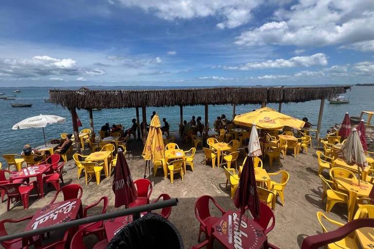 Bar da Mônica, em Salvador, que tem moqueca e vistas famosas na Gamboa