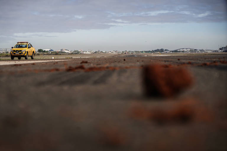 Imagens mostram destruição do aeroporto Salgado Filho, em Porto Alegre