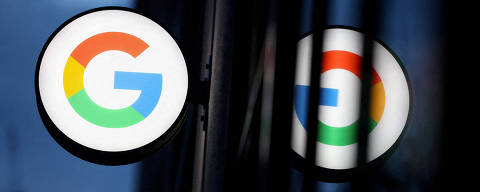 FILE PHOTO: The logo for Google is seen at the Google Store Chelsea in Manhattan, New York City, U.S., November 17, 2021. REUTERS/Andrew Kelly/File Photo ORG XMIT: FW1