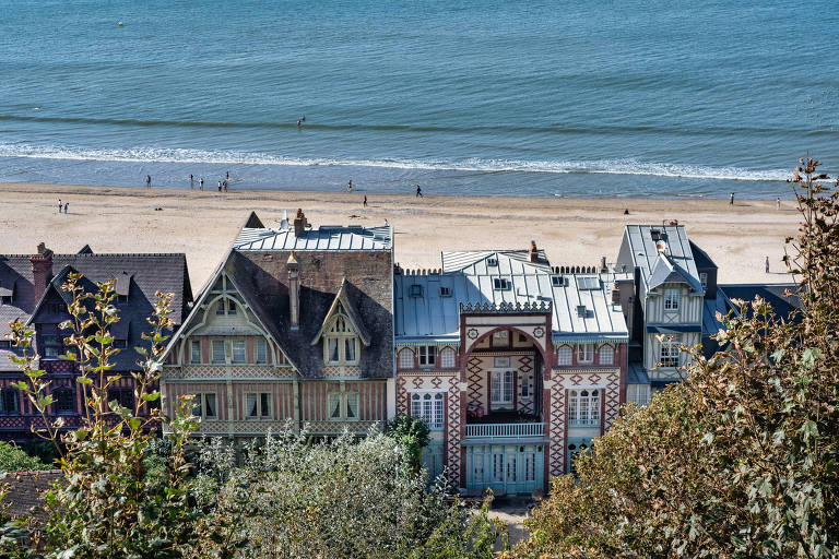 Trouville, na França, traz tradição da Normandia com produtos de leite e estampa marinheira