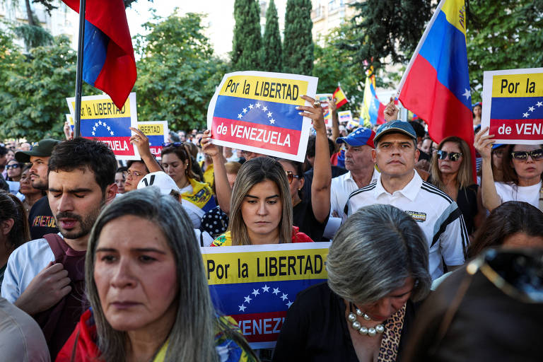 Venezuelanos em Madri protestam em nome de Edmundo González