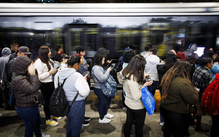 Tempo de deslocamento e espera por ônibus aumentam em SP