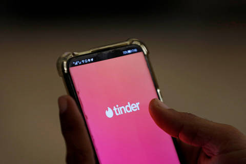 FILE PHOTO: The dating app Tinder is shown on a mobile phone in this picture illustration taken September 1, 2020. Picture taken September 1, 2020. REUTERS/Akhtar Soomro/Illustration/File Photo ORG XMIT: FW1