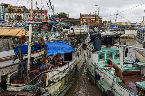 Belem, PA. 23/05/2023. Barcos de pesca atracados em frente ao Mercado do Ver-o-Peso em Belem. ( Foto: Lalo de Almeida/ Folhapress ) AMBIENTE *** EXCLUSIVO FOLHA***