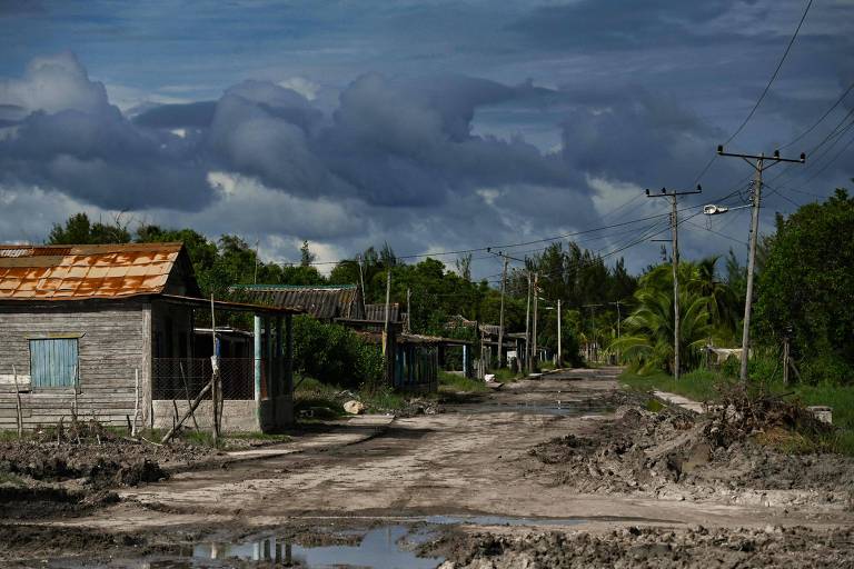 Cuba sofre novo apagão generalizado com chegada de furacão Rafael