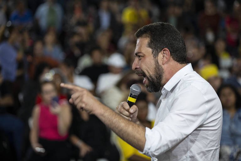 Boulos reúne militância e ataca Tarcísio e Bolsonaro em 1º discurso público após derrota