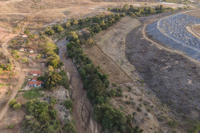 Comunidades do Vale do Jequitinhonha vizinhas da mineração de lítio queixam-se de doenças