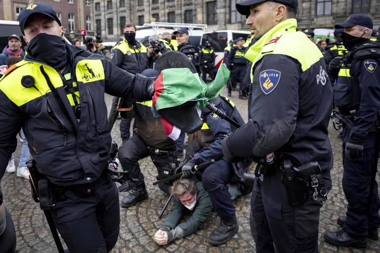 Polícia prende manifestantes pró-Palestina em Amsterdã após proibição de atos