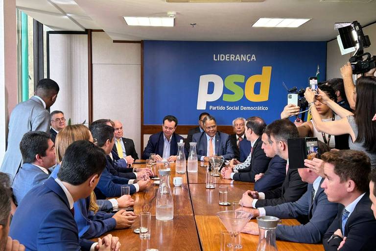 Brito e Elmar desistem de candidatura à presidência da Câmara e consolidam hegemonia de Hugo Motta