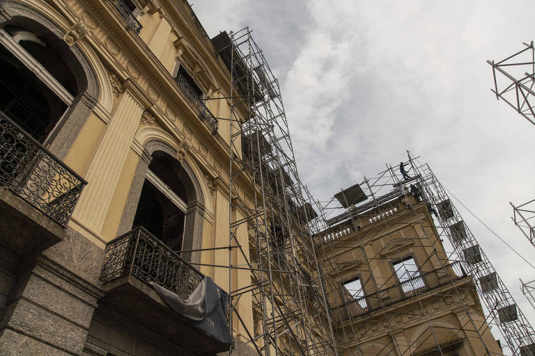 Museu Nacional corre risco de novo incêndio por corte de luz na UFRJ, diz direção