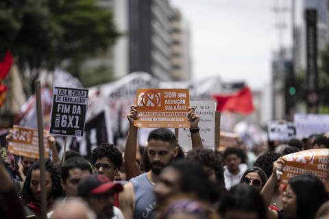 São Paulo, SP, BRASIL, 15/11/2024: Ato na Avenida Paulista pelo fim da escala 6 x 1, convocado pela deputada Erika Hilton (PSOL). (Foto: Bruno Santos/ Folhapress) *** FSP-MERCADO ***