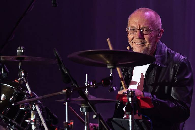 Morre Colin Petersen, primeiro baterista do Bee Gees, aos 78 anos