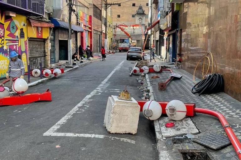 Luminárias japonesas são retiradas de rua na Liberdade a pedido de movimento negro e indígena