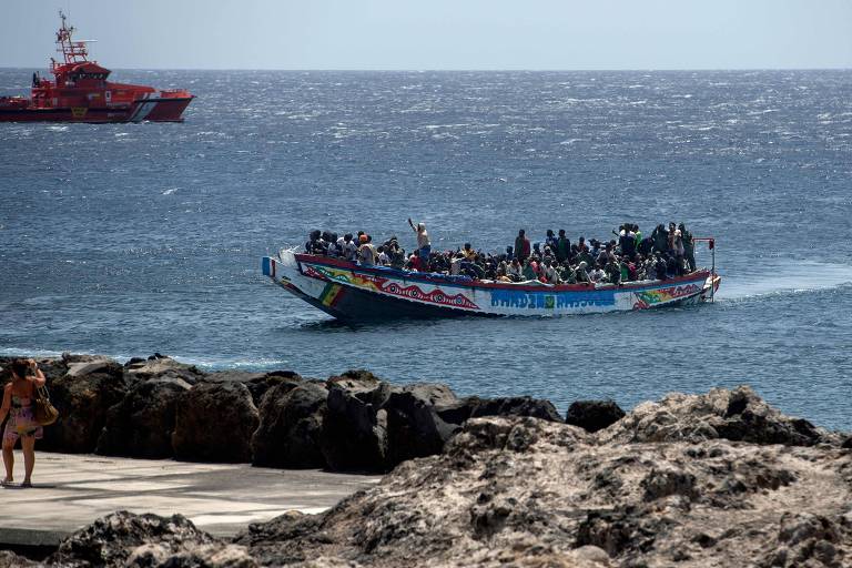 Espanha muda regras para regularizar 900 mil migrantes em três anos