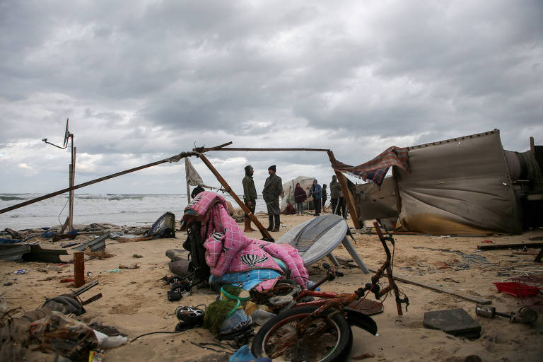 Tempestades inundam tendas de deslocados na Faixa de Gaza