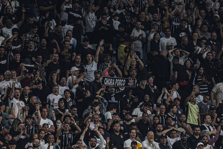 Torcida do Corinthians lança campanha de arrecadação para pagar estádio