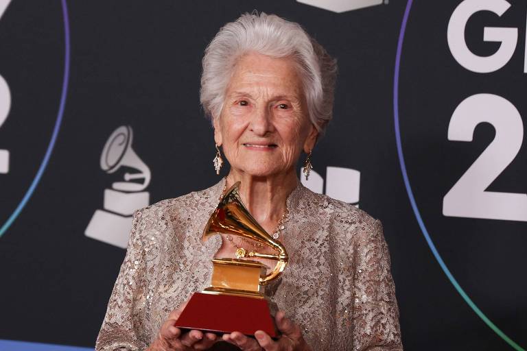 Morre Angela Alvarez, cantora cubana e mais velha a vencer o Grammy Latino