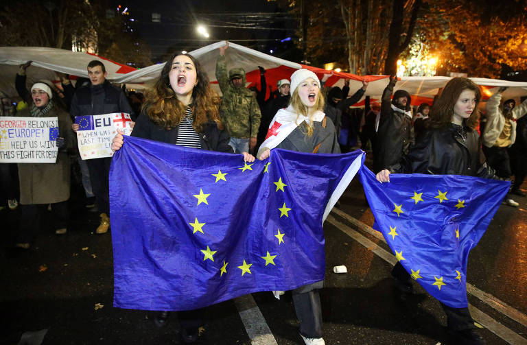 Parlamento da Geórgia esnoba Europa e deve eleger ex-jogador como presidente