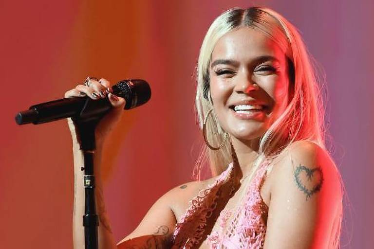 Como Karol G se tornou a 'Taylor Swift colombiana'