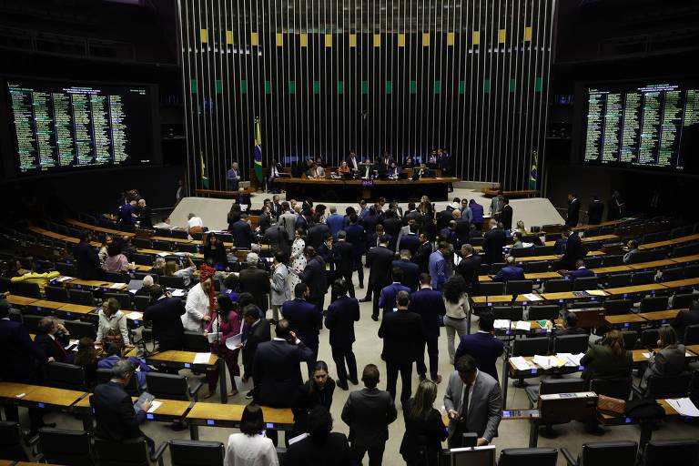 Câmara faz esforço concentrado para votar pacote de corte de gastos; veja vídeo